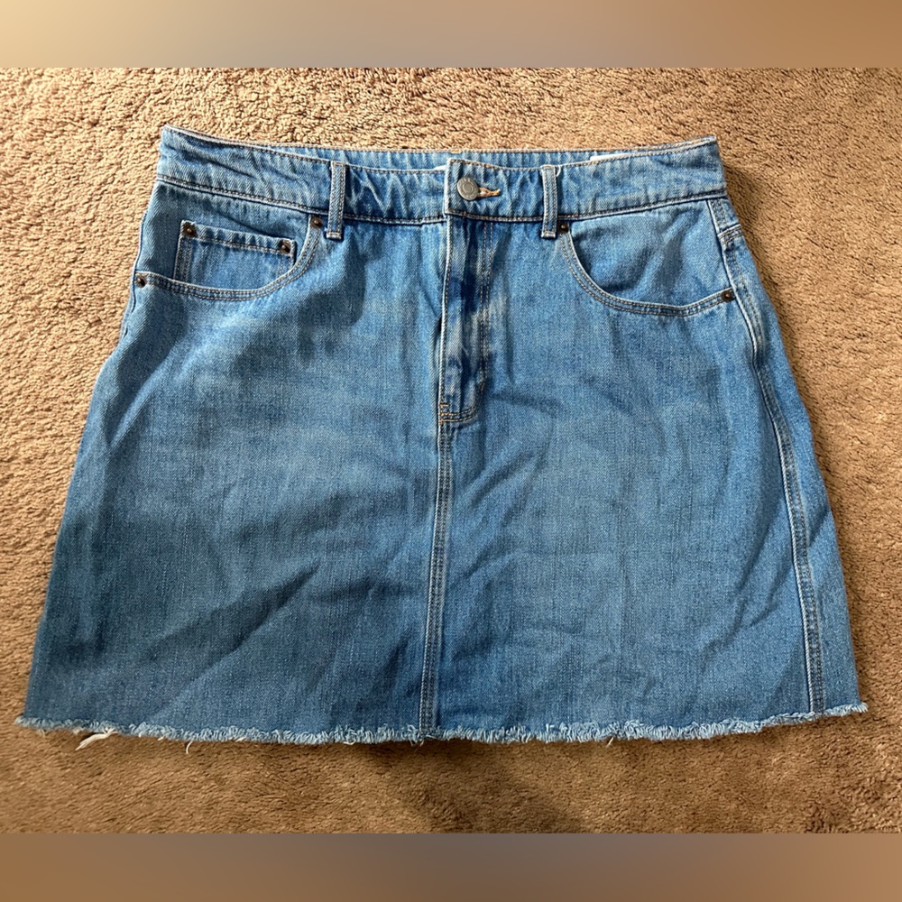 Old Navy jean mini skirt size 12 medium wash distressed edge